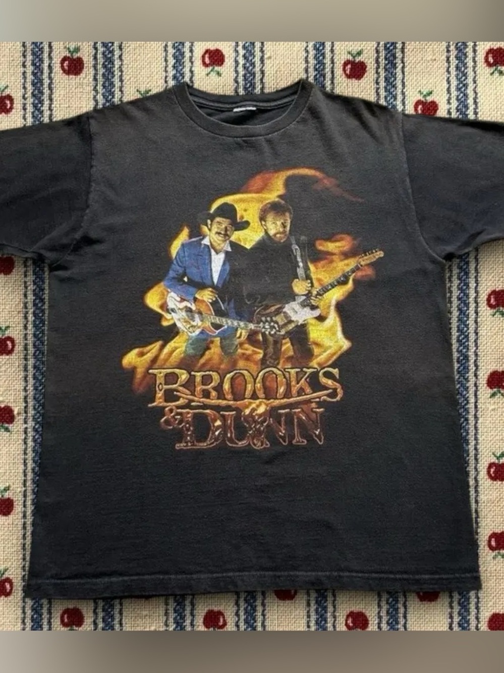 Gildan Black Men Brooks & Dunn Short Sleeve Tee with Flame Graphic